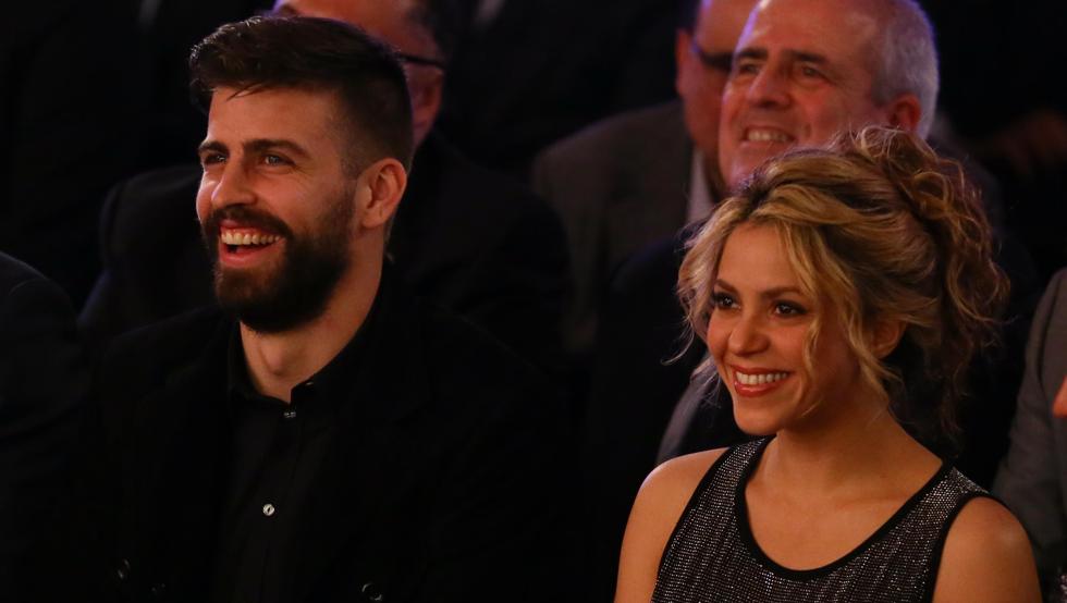 爱妻站身后!夏奇拉个人推特为皮克鼓劲_虎扑国