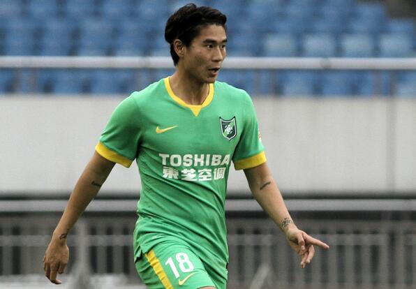 赵宇豪辟谣一亿元转会上海球队传闻:我不是边