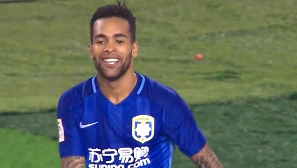 GIF:恒大头球解围失误,特谢拉笑纳大礼_虎扑中