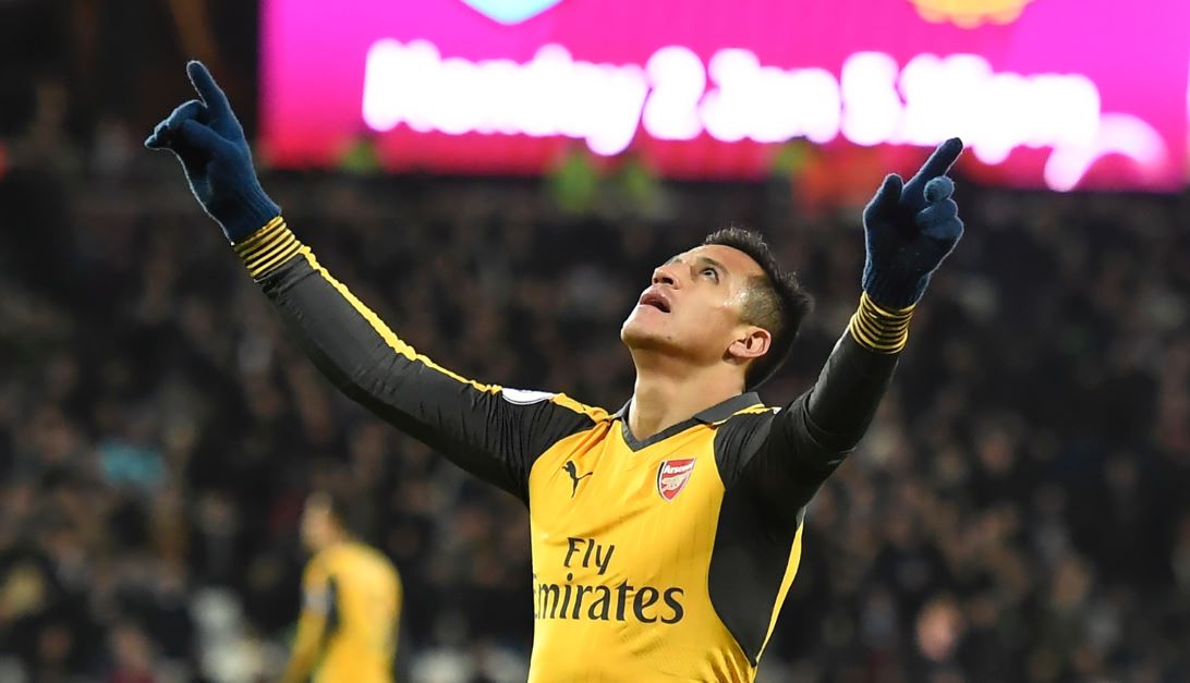 GIF:华丽演出,桑切斯禁区内轻巧挑射戴帽_虎扑