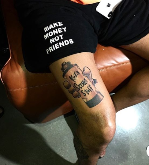 库兹马大腿处新增文身:谁知道这创意来自哪部电影?