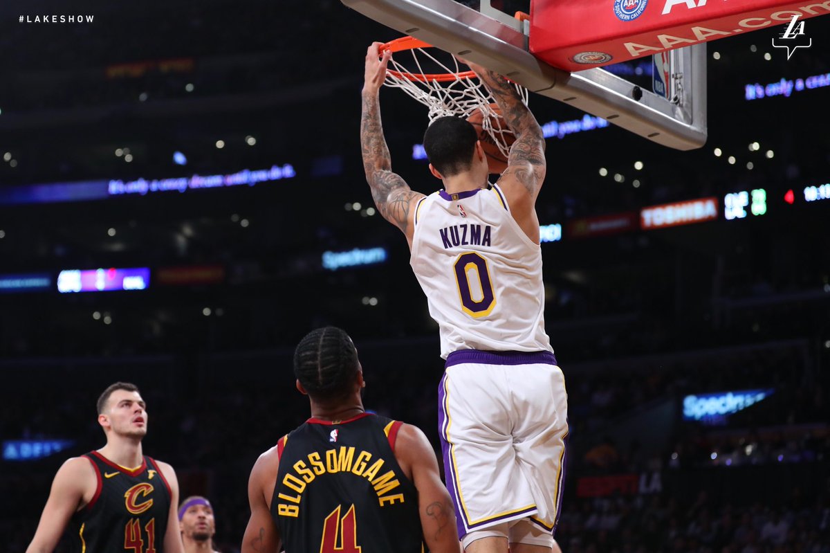 末节18分!库兹马全场29+9+4难阻球队失利 NBA新闻 第1张 末节18分!库兹马全场29+9+4难阻球队失利 NBA新闻 第1张