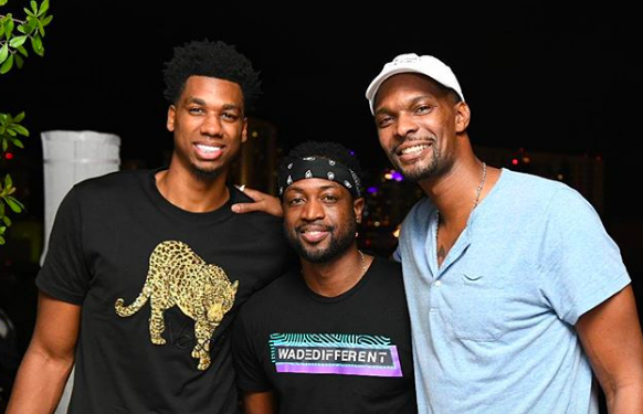 波什合影韦德和怀特塞德,并祝韦德生日快乐 NBA新闻 第1张 波什合影韦德和怀特塞德,并祝韦德生日快乐 NBA新闻 第1张