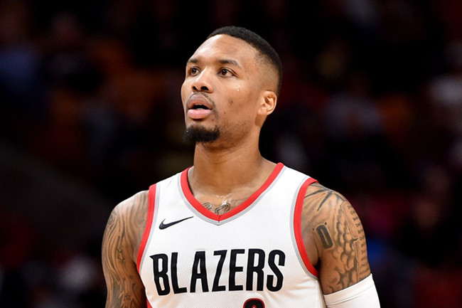 利拉德:努尔基奇因为犯规麻烦打得很艰难 NBA新闻 利拉德:努尔基奇因为犯规麻烦打得很艰难 NBA新闻