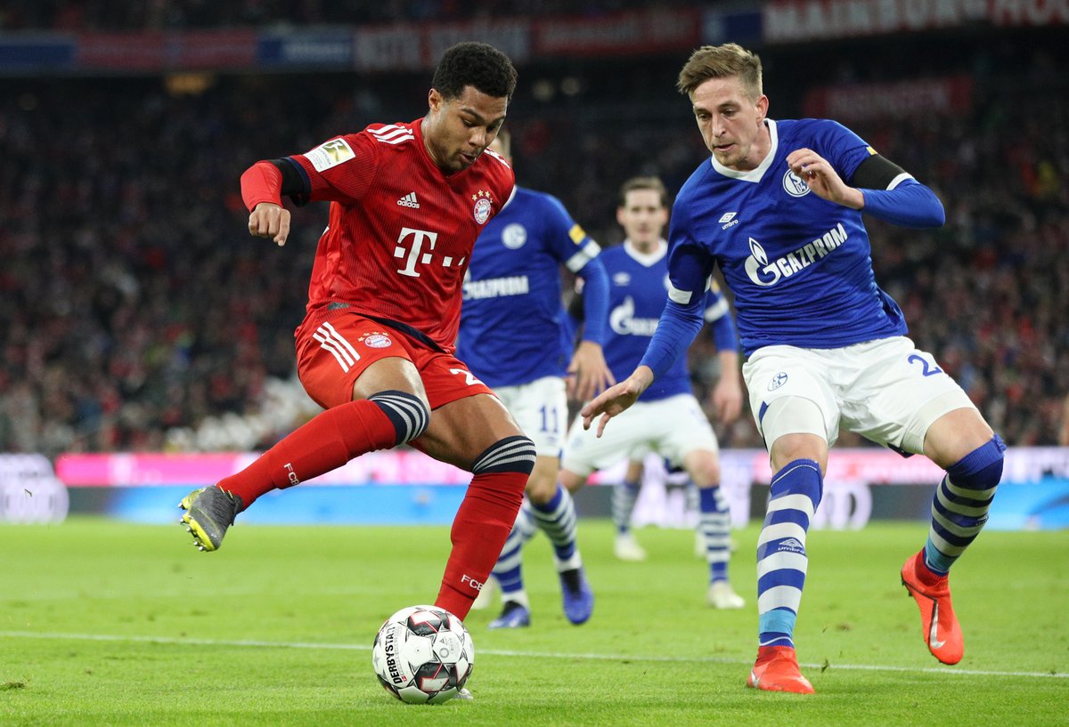 gif:莱万倒挂金钩,格纳布里跟进头槌得分