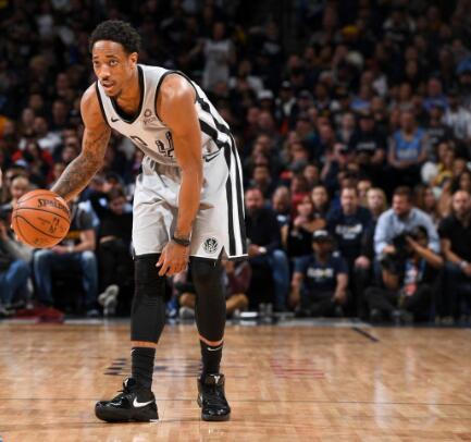 德罗赞抢下12篮板创个人季后赛生涯新纪录 NBA新闻 德罗赞抢下12篮板创个人季后赛生涯新纪录 NBA新闻