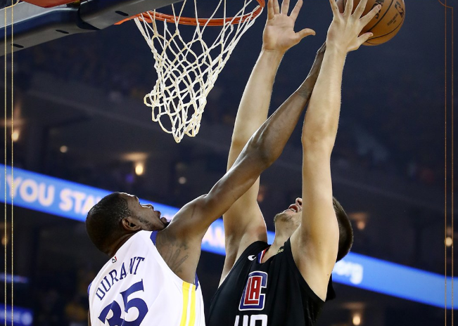 勇士全队昨日对阵快船送出14个盖帽,追平队史季后赛纪录 NBA新闻 勇士全队昨日对阵快船送出14个盖帽,追平队史季后赛纪录 NBA新闻