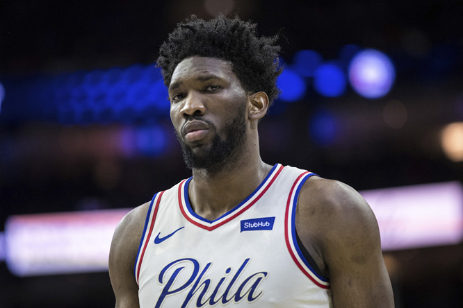 恩比德左膝酸痛尚不确定明天能否出战 NBA新闻 恩比德左膝酸痛尚不确定明天能否出战 NBA新闻