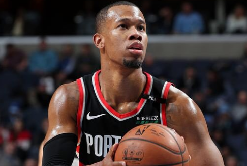 胡德谈左膝伤势:只要还能跑就会尽力帮助球队 NBA新闻 胡德谈左膝伤势:只要还能跑就会尽力帮助球队 NBA新闻