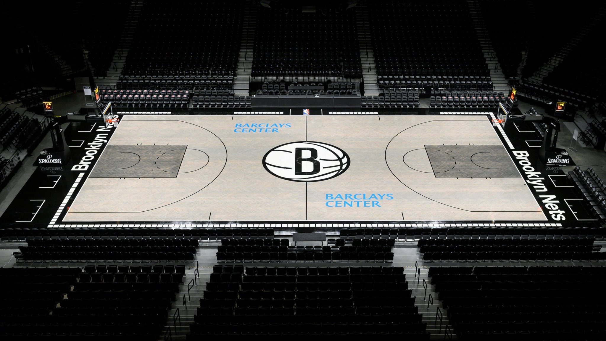 篮网官方发布图片展示主场地板全新涂装