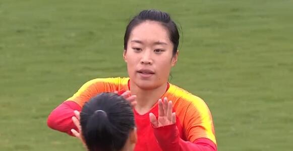 gif:打花了!唐佳丽远射破门,女足4-0泰国