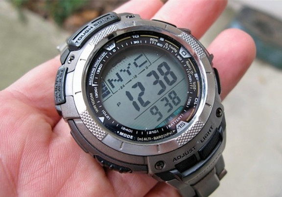 卡西欧 paw1100t-7v 探路者 5局电波 光动能钛合金腕表