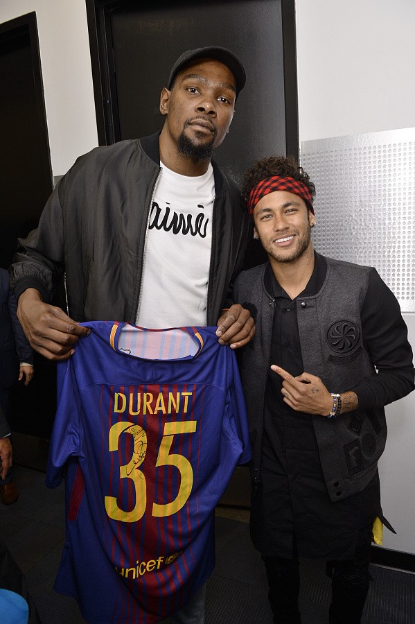 发来贺电!巴萨众球星祝贺金州勇士夺冠_虎扑国