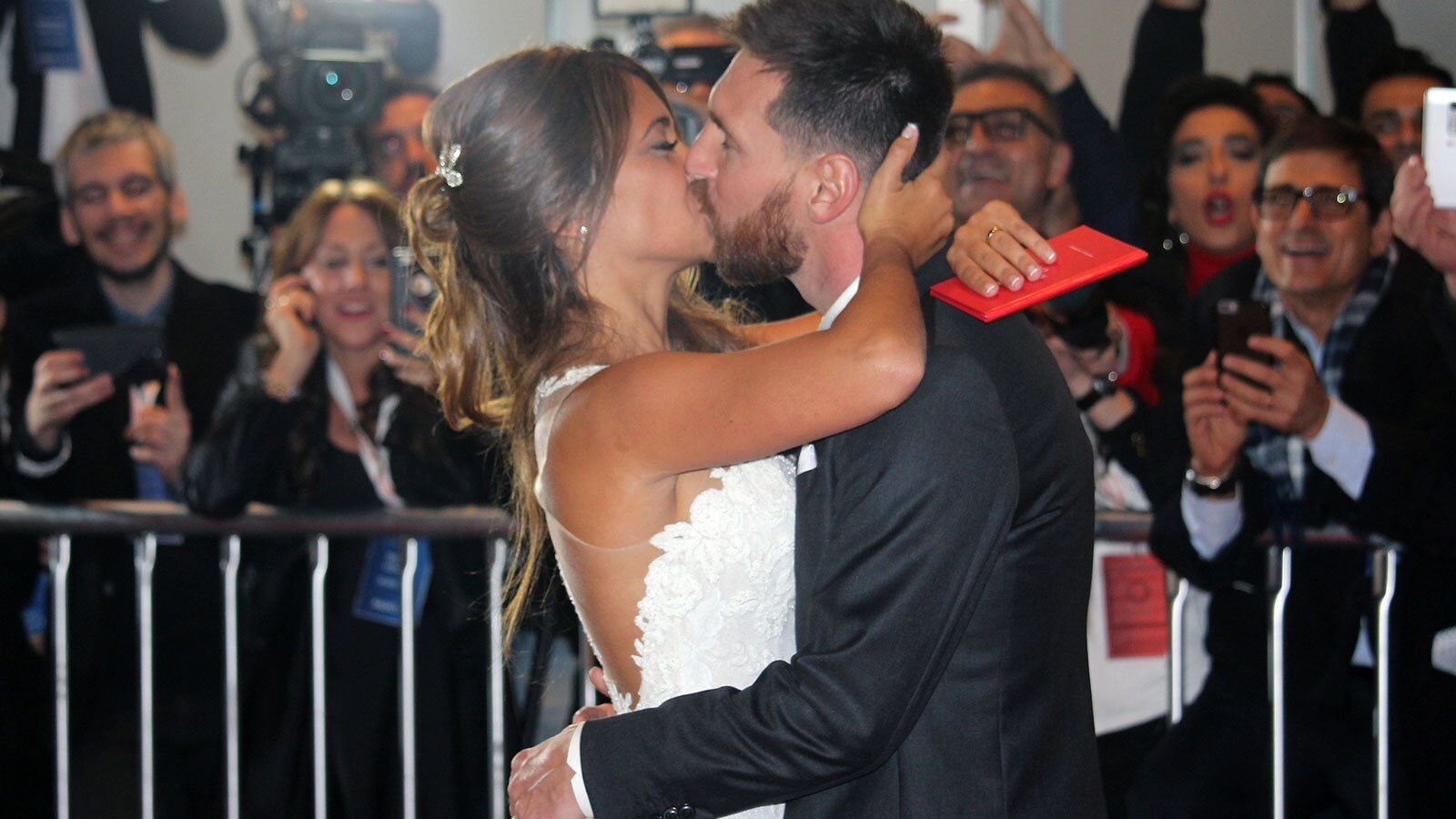 聚焦梅西安东内拉婚礼:梅西,新婚快乐!