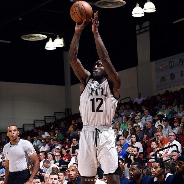 [流言板]老鹰官方回顾托里恩-普林斯夏季联赛精彩瞬间