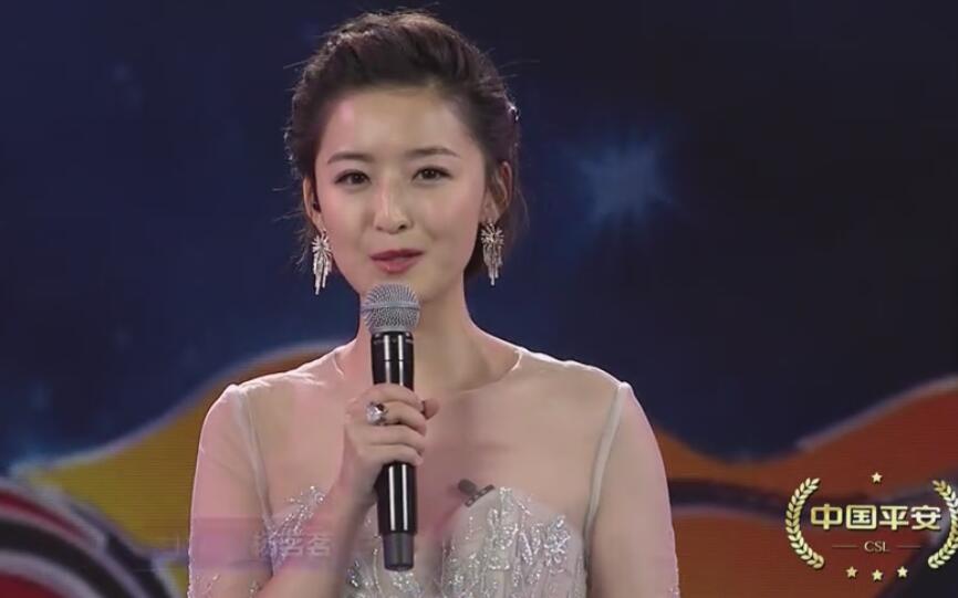 多图流:中超颁奖典礼,美女主持杨茗茗抢镜_虎