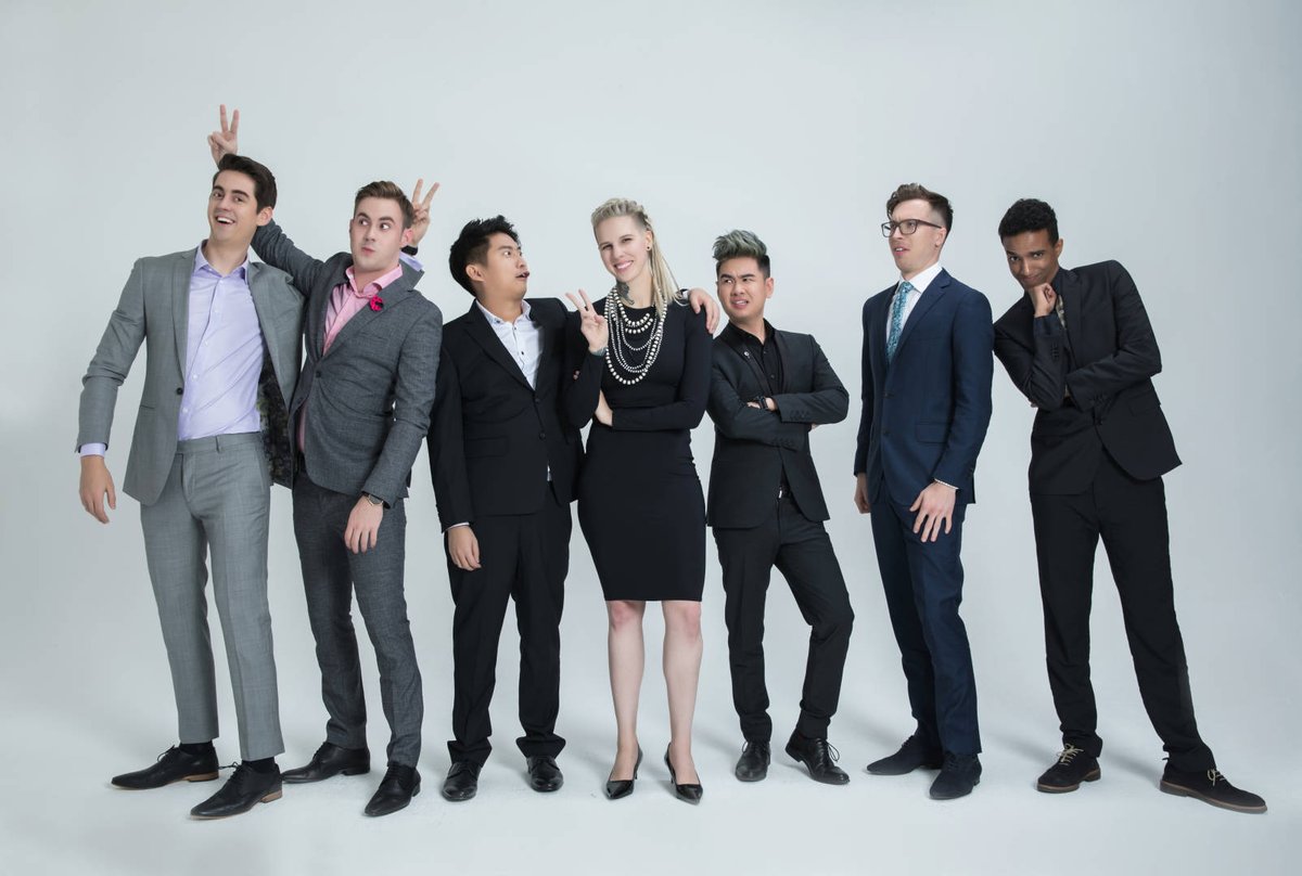 LPL下午五点重燃战火,英文解说团发布西装定