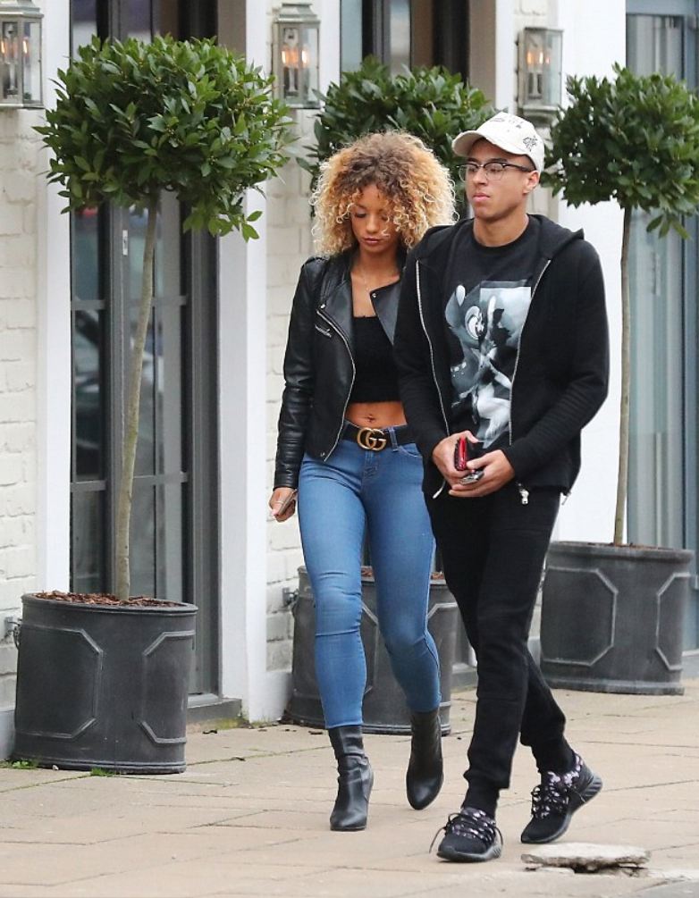 庆祝胜利，林加德带模特女友外出用餐