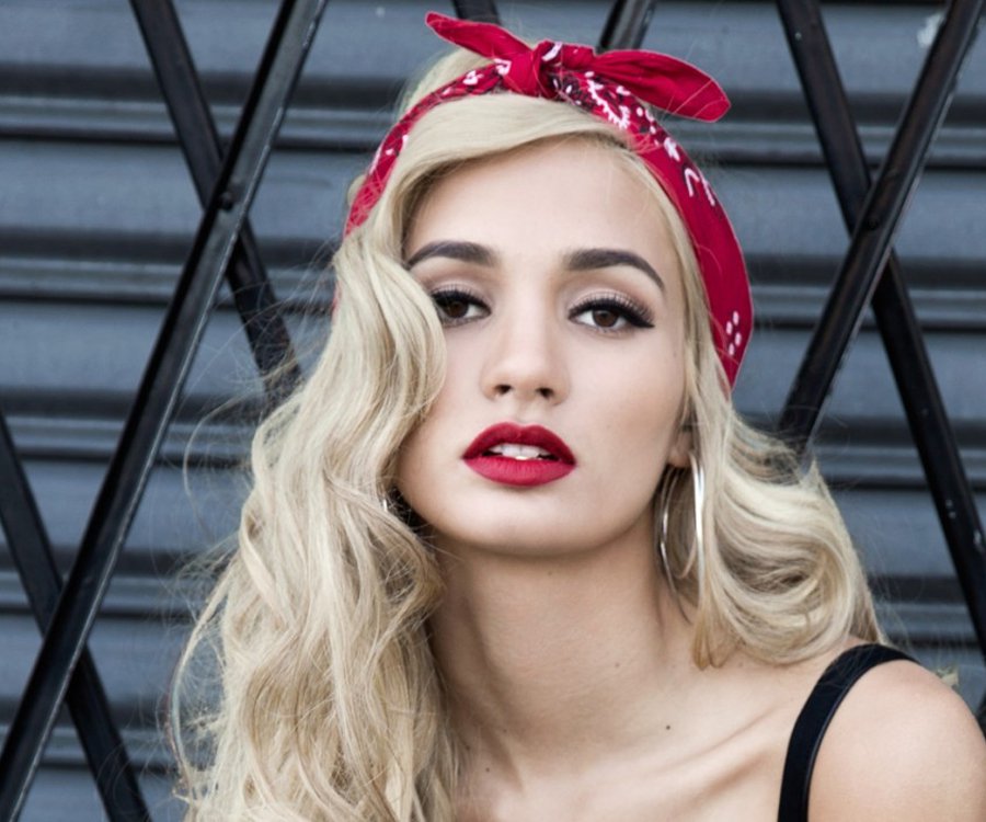 迪拜艳福!埃弗顿后卫霍尔盖特迪拜夜店偶遇Pia Mia