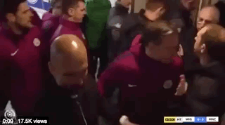 情绪激动！瓜迪奥拉与维冈主帅在球员通道内争吵