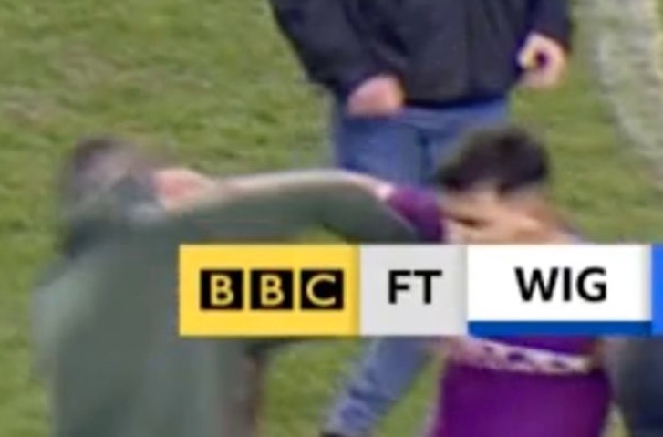 记者称阿圭罗与球迷大打出手因被吐口水