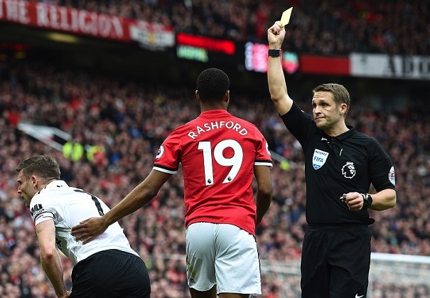 穆帅：怕裁判听内维尔话罚下拉什福德；球迷嘘小麦克让我生气