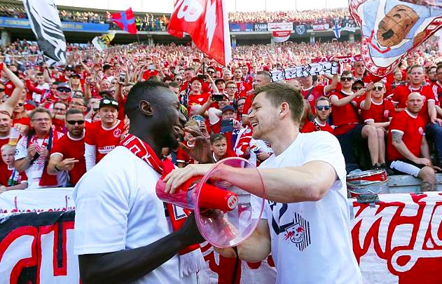 迫不及待要参军!凯塔已戴上利物浦围巾