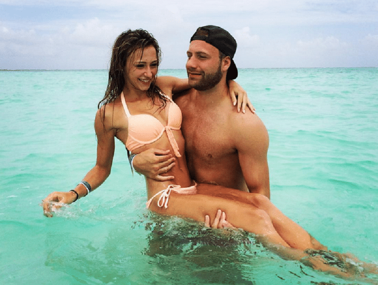 [球星太太团]哈镇保级功臣背后的女人，前凸后翘美娇娃