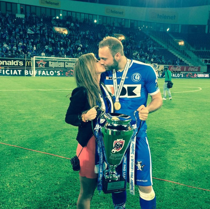 [球星太太团]哈镇保级功臣背后的女人，前凸后翘美娇娃