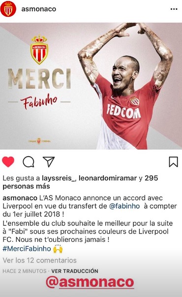 转粉！法比尼奥妻子亲吻利物浦队徽庆祝丈夫加盟