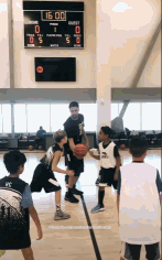 孩子王!Klay Thompson舉辦個人籃球訓練營-黑特籃球-NBA新聞影音圖片分享社區