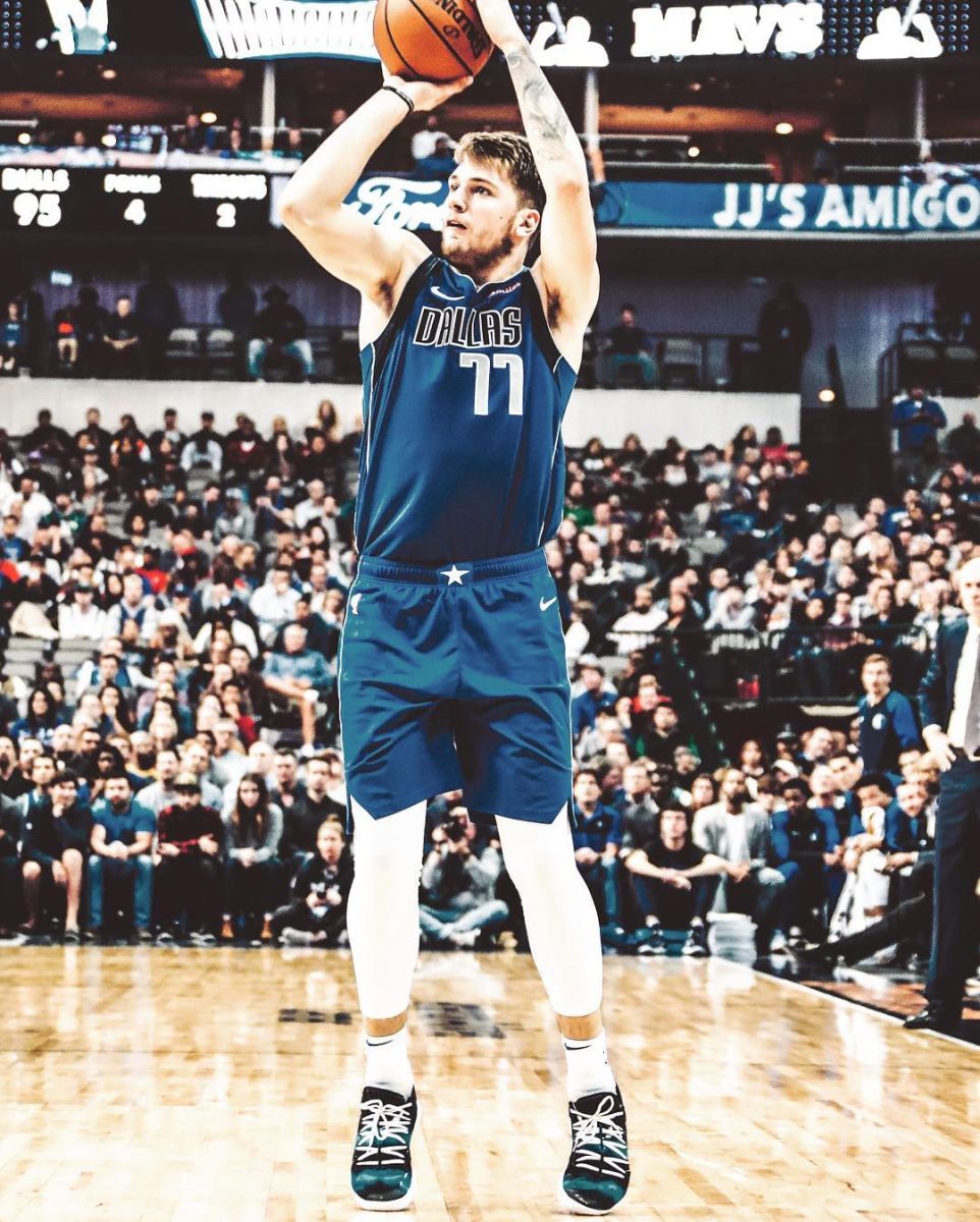 东契奇回顾昨日赛场瞬间:保佑我命中那些投篮