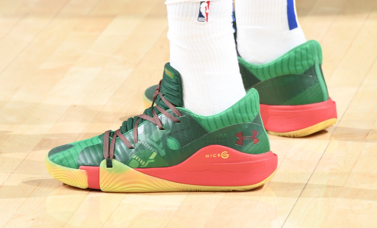 乔尔-恩比德:under armour anatomix spawn low pe