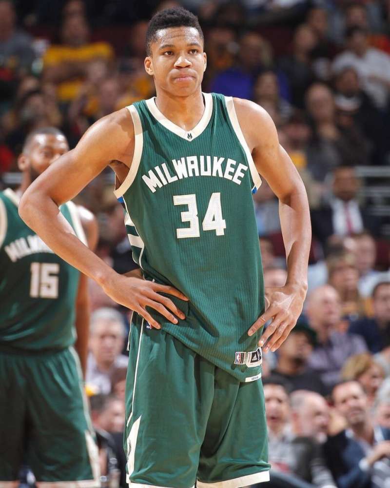 美媒展示字母哥新秀时期至今体型演变过程图集