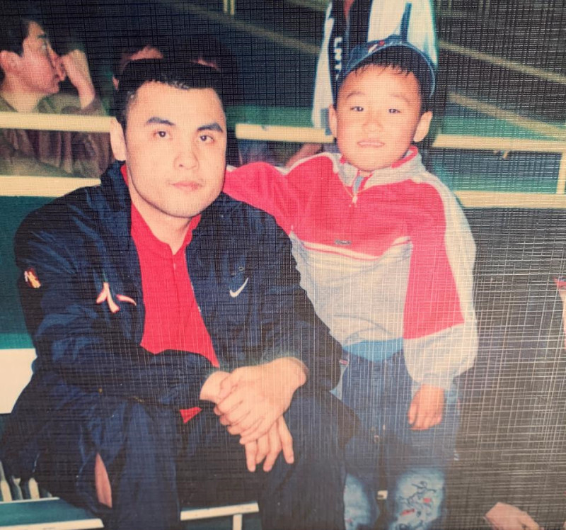 [流言板]赵睿晒童年时与姚明,大巴合影:大家儿童节快乐