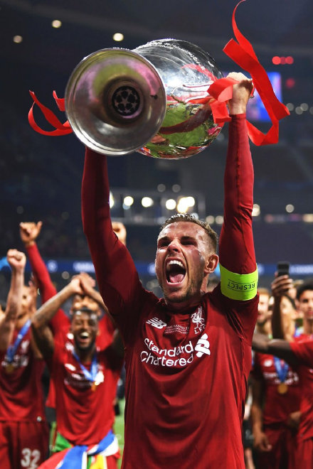 杰拉德:夺冠会改变亨德森的一生,他永远把球队放在首位