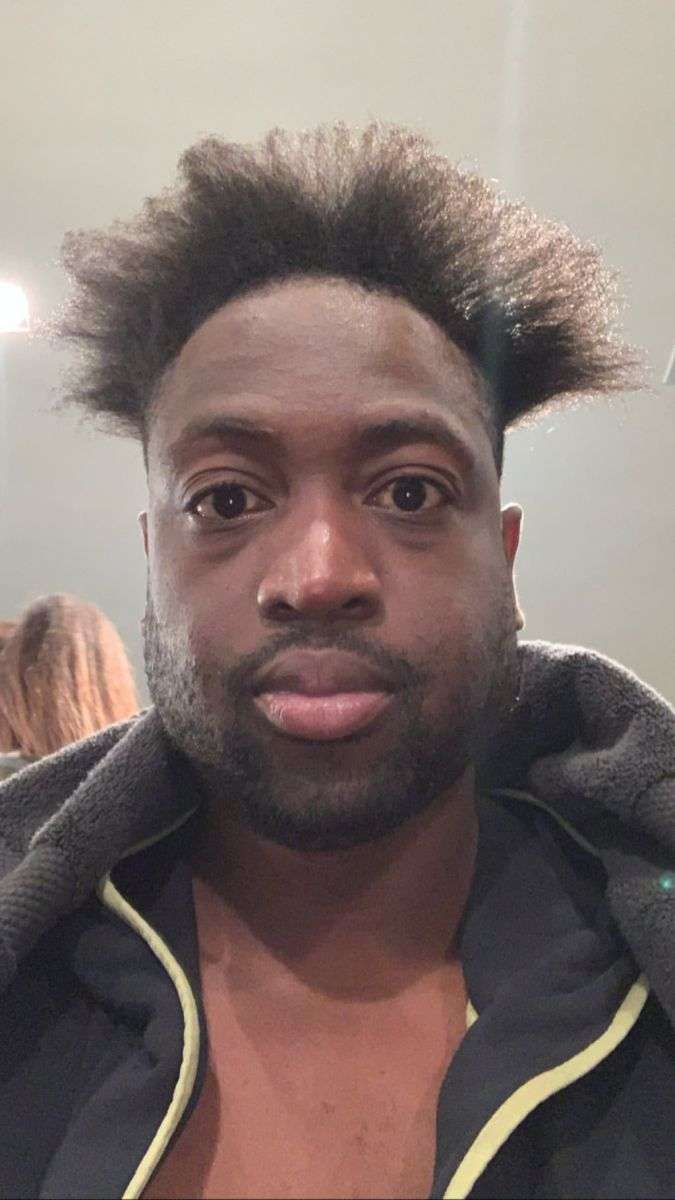 前nba球员德维恩-韦德更新个人社交媒体instagram晒出自己的数张自拍