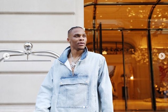 [流言板]威斯布鲁克更新ins分享巴黎街头街拍照