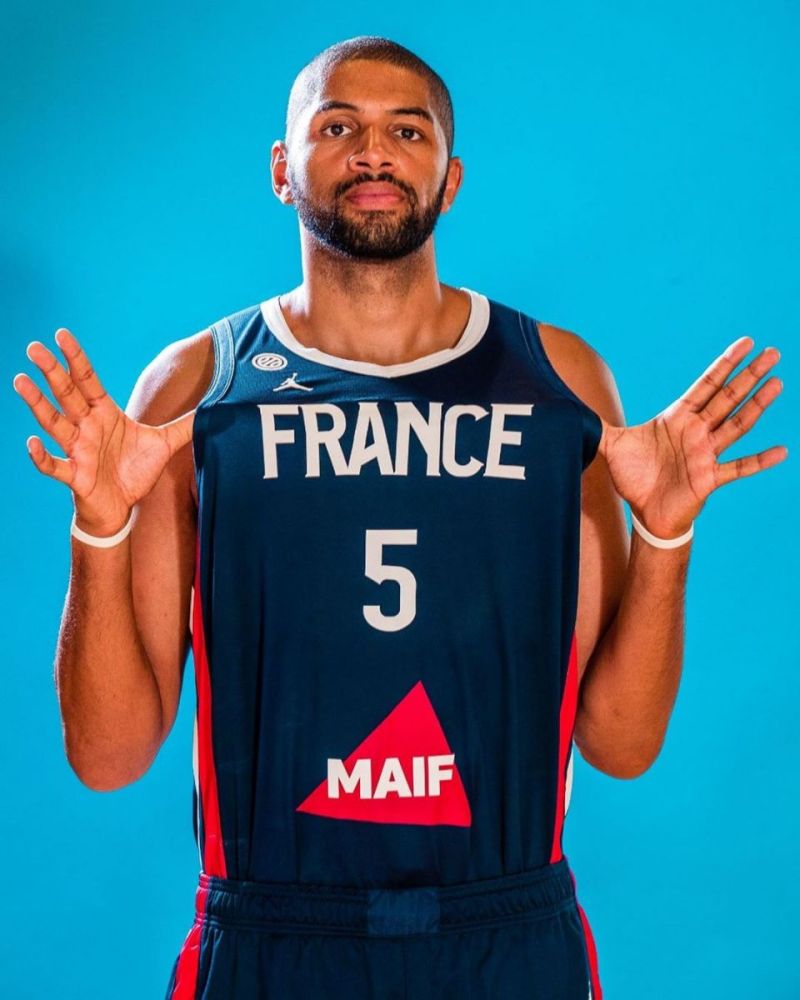 [流言板]巴图姆晒身披法国队球衣照片:很自豪能为国出征