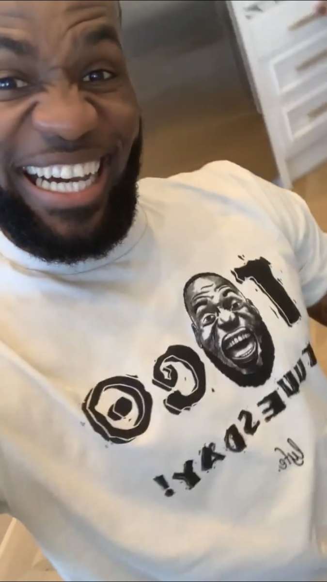 口水横飞!詹姆斯激情录制今日taco tuesday自拍