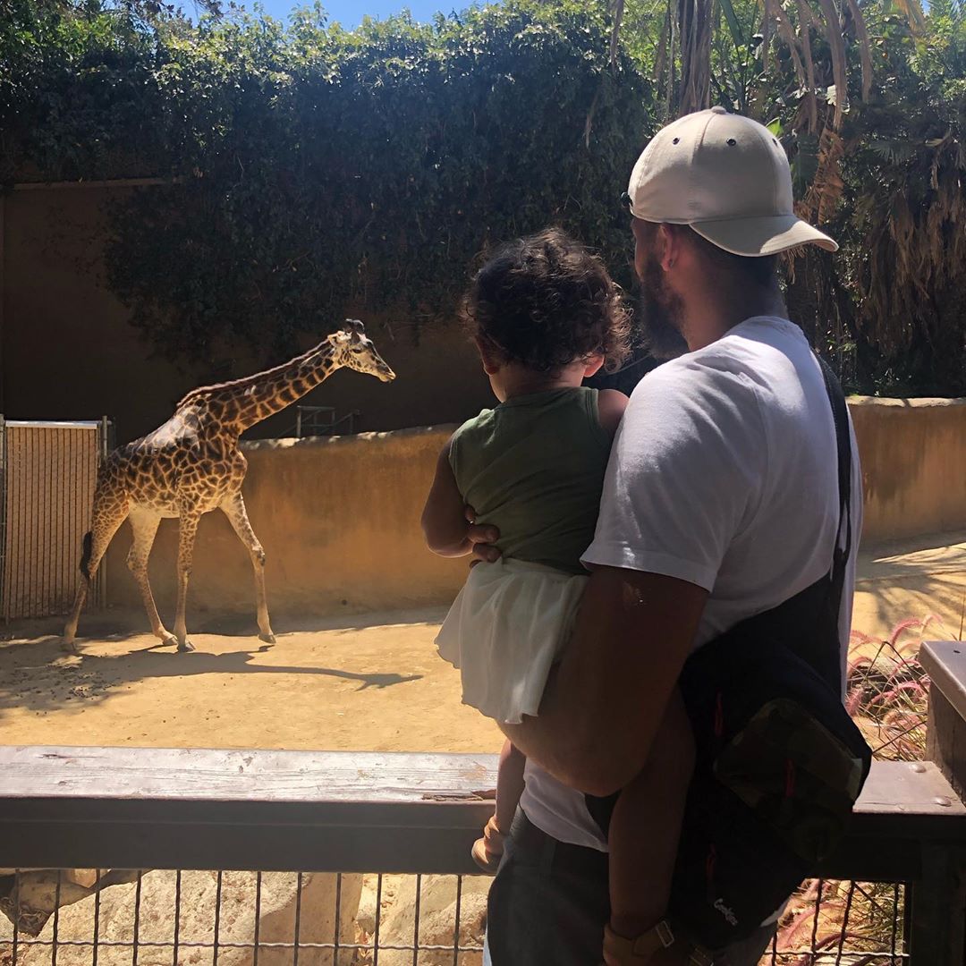 邁卡威曬與妻子女兒同遊洛杉磯動物園的照片 運動 第5張