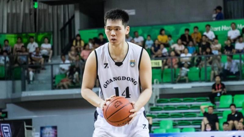 [流言板]广东男篮官宣:上调5名青年队员,王怀玉回归任助理教练