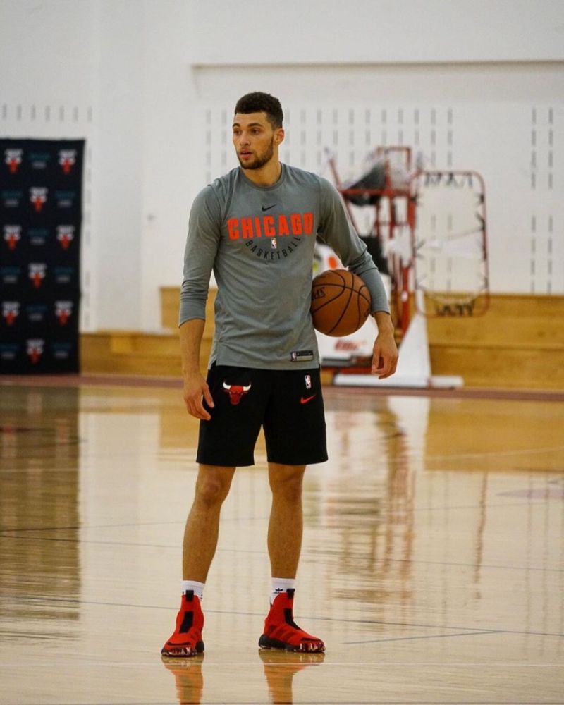 [流言板]挑灯夜战!公牛官方更新社媒展示拉文深夜训练照