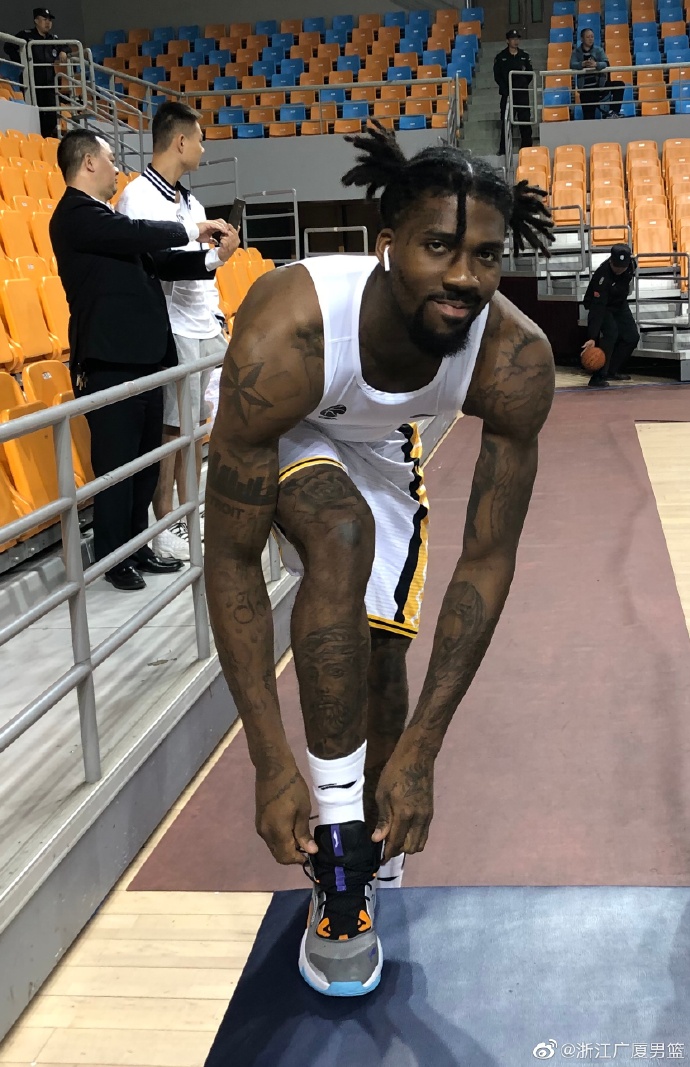 李京龍15分，廣廈男籃熱身賽戰(zhàn)勝美國(guó)西部野狼隊(duì)