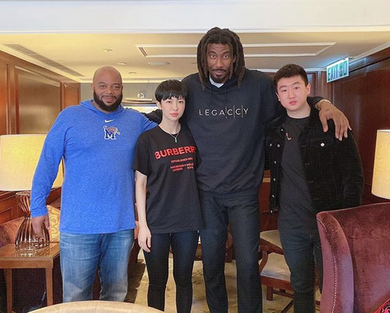 伍伯蘭親自接機，斯塔德邁爾已抵達中國香港