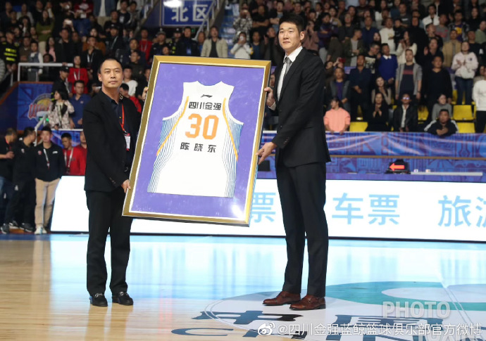 四川男篮祝福陈晓东:这不是终点,是另一个全新起点