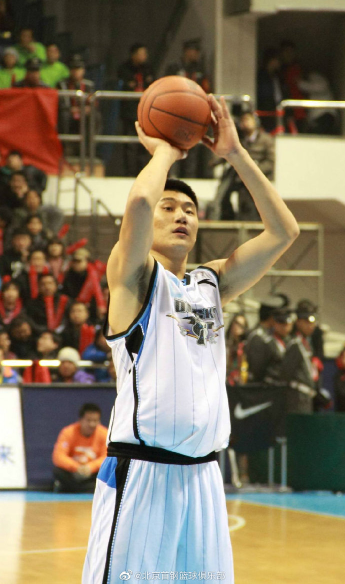北京男篮祝福常林:生日快乐!身体健康,颜值蹭蹭上涨