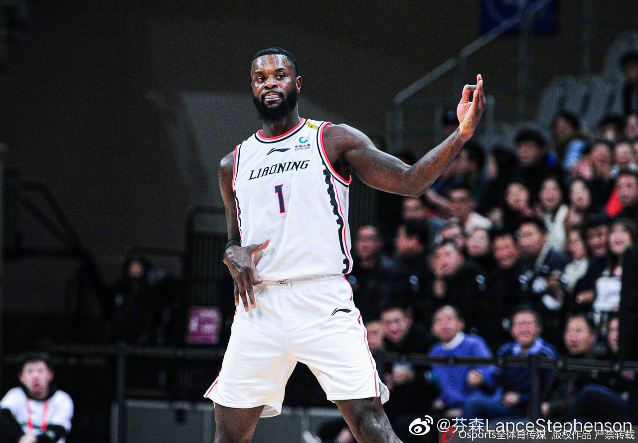 史蒂芬森赛后更社媒,"play with me"弹起心爱的土琵琶