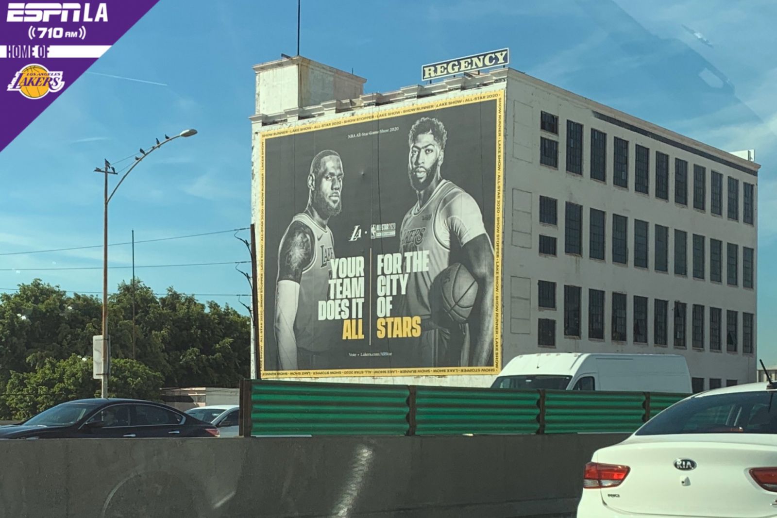 洛杉磯街頭出現為詹姆斯和濃眉全明星拉票的巨幅廣告 運動 第3張