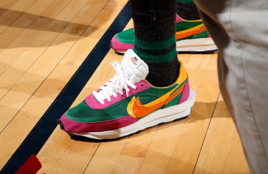 今日球鞋:詹姆斯上脚sacai x nike,安东尼上脚melo5.5.